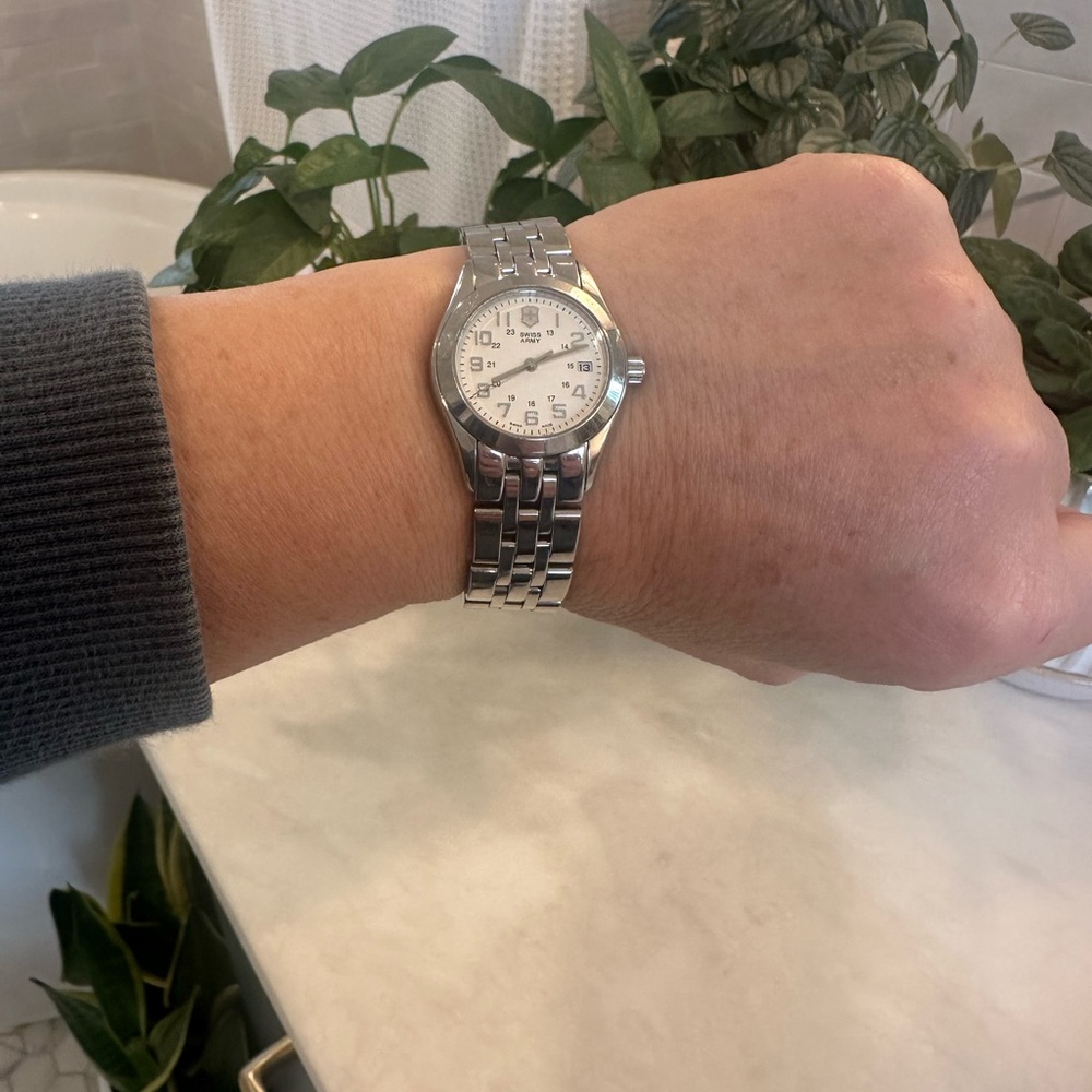 Near new Swiss Army Silver Wristwatch with White Dial